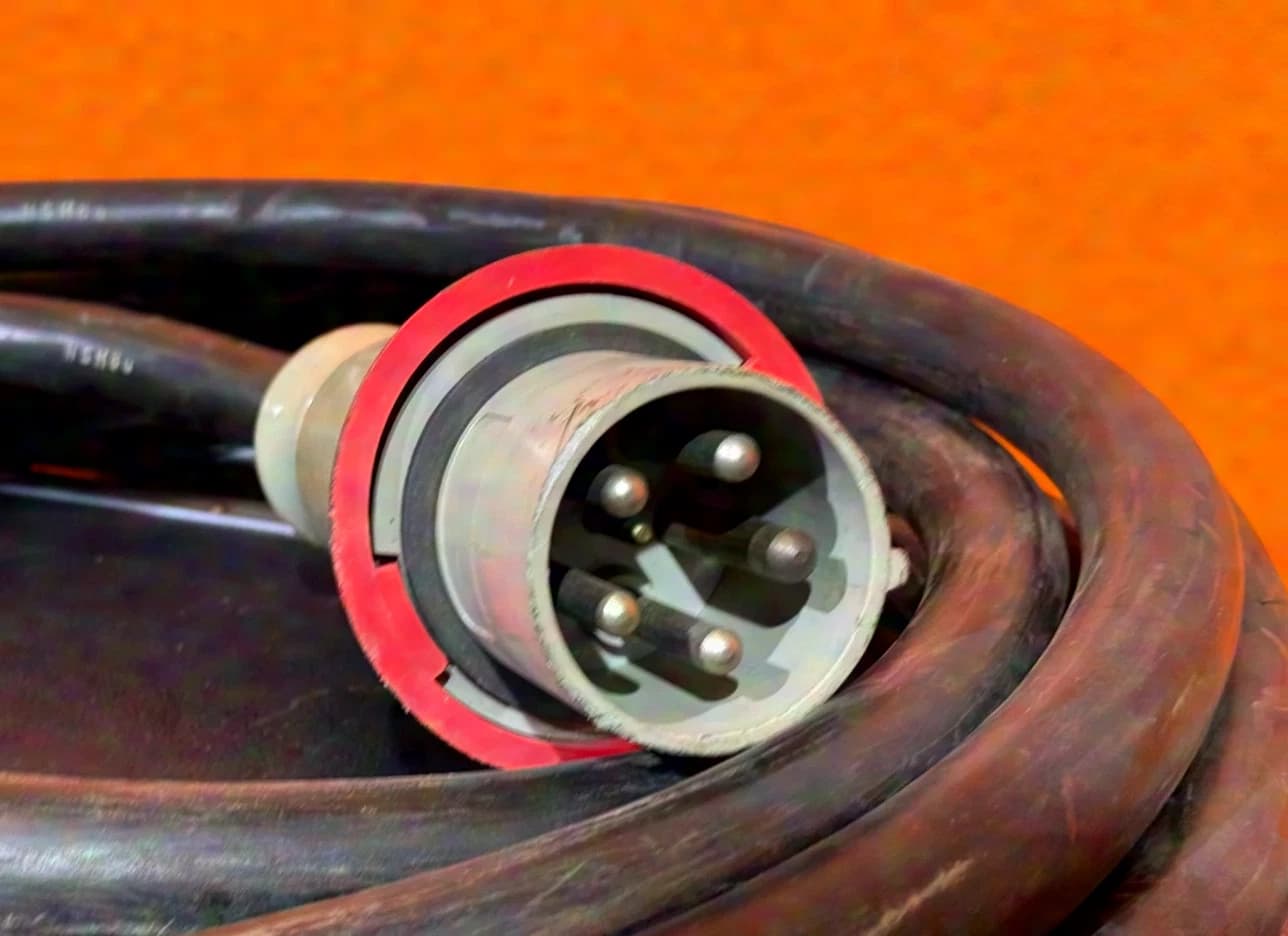 Heavy-duty power cable 125A CEE 9m feeder cable with ring terminals