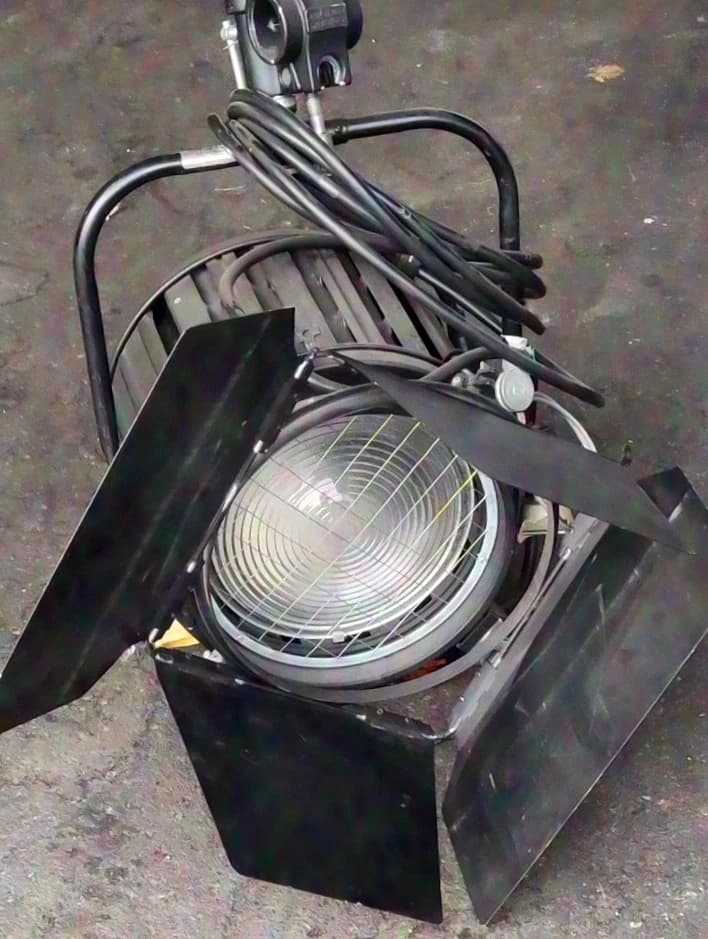 Strand Castor 2 KW P.O. Fresnel Spotlight