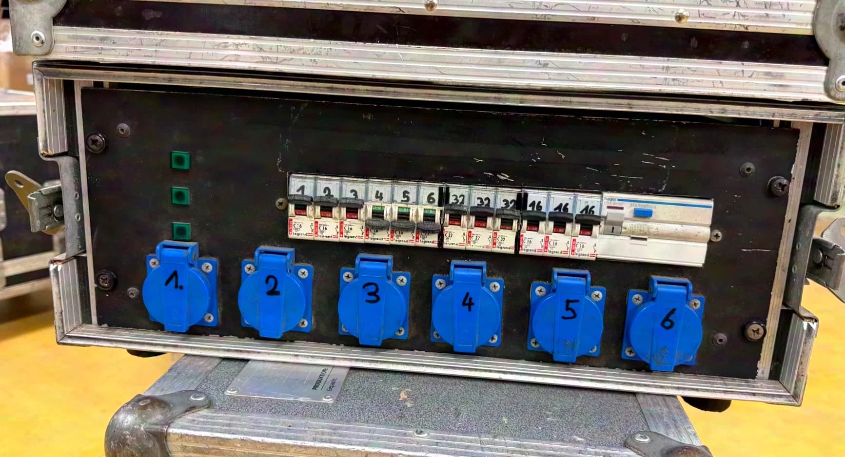 63A power distributor in 4HE case #GS039