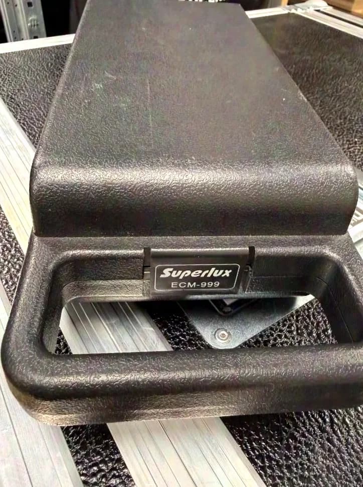 Superlux ECM999 measurement microphone
