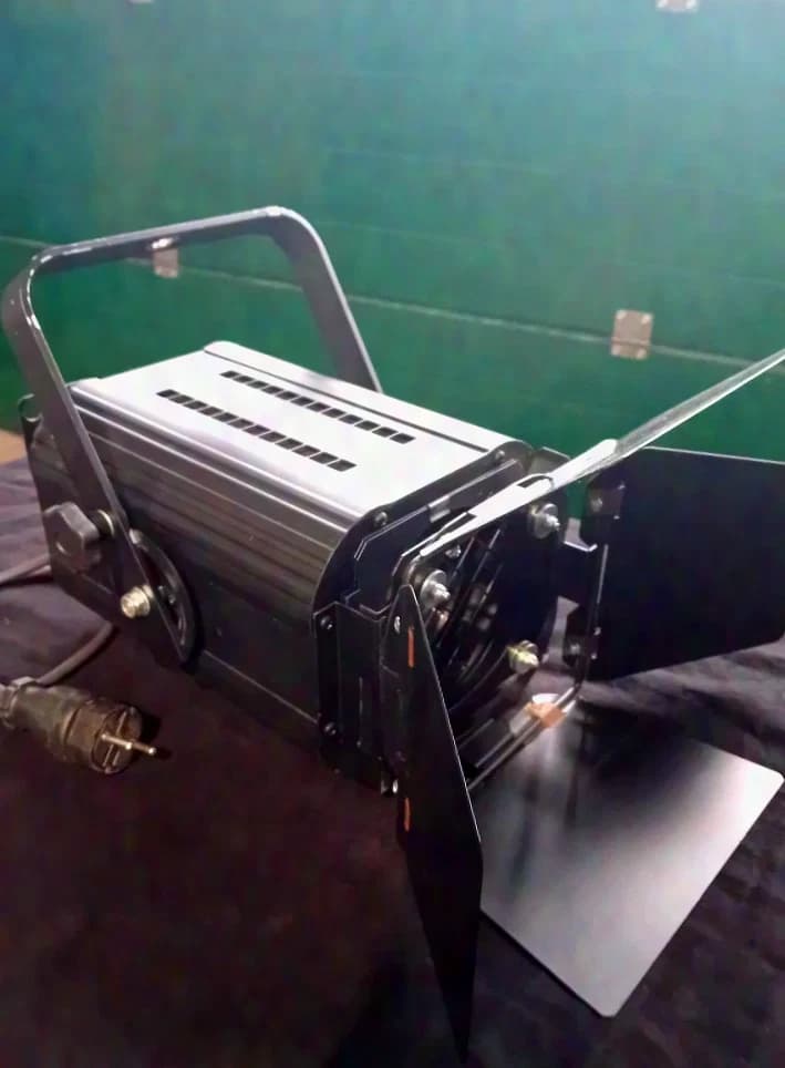 SweetPRO LS-0500FR Fresnel spotlight, 500W, 10-42°, GY9.5