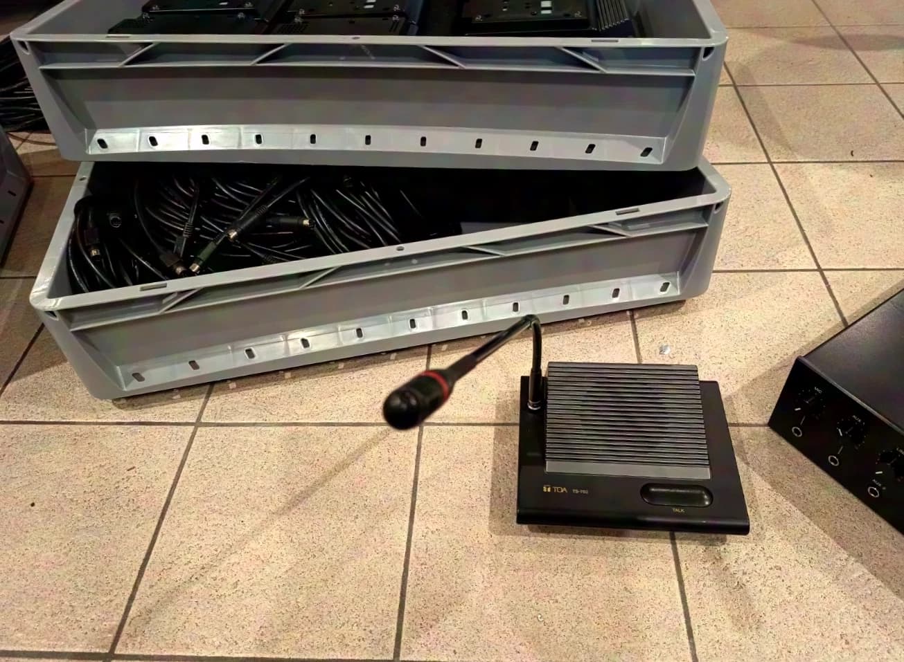 TOA Conference System Discussion System Delegate Station Set TS-700 TS-701 TS-702