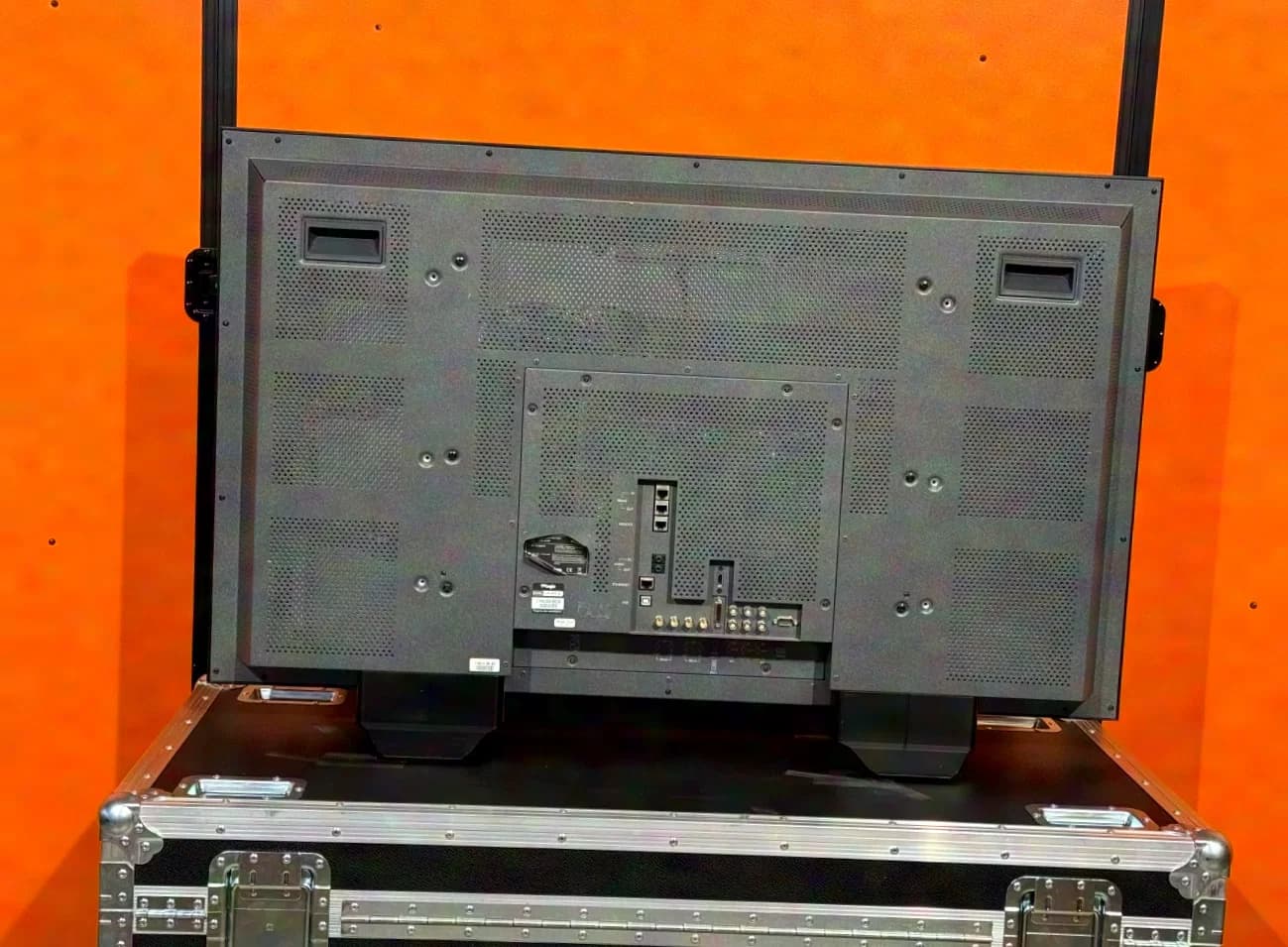 TVLogic LVM-463W 3G Support Multi Format LCD Monitor