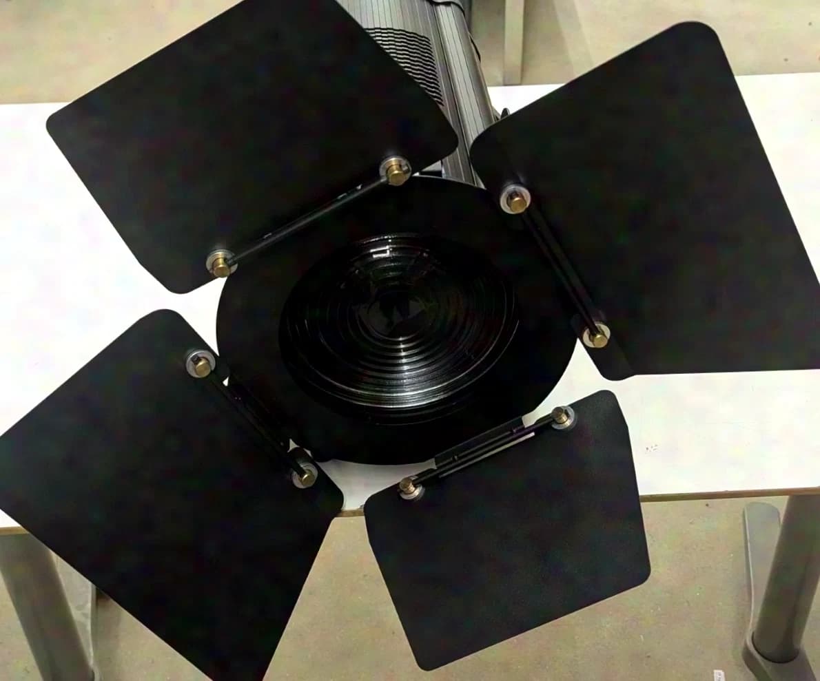 Taurus Lighting Taurus_Fresnel 300MZ-WW-4