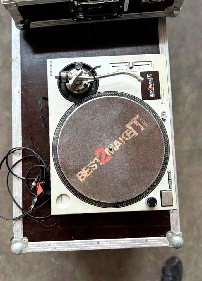 Technics turntable SL-1200 MK2