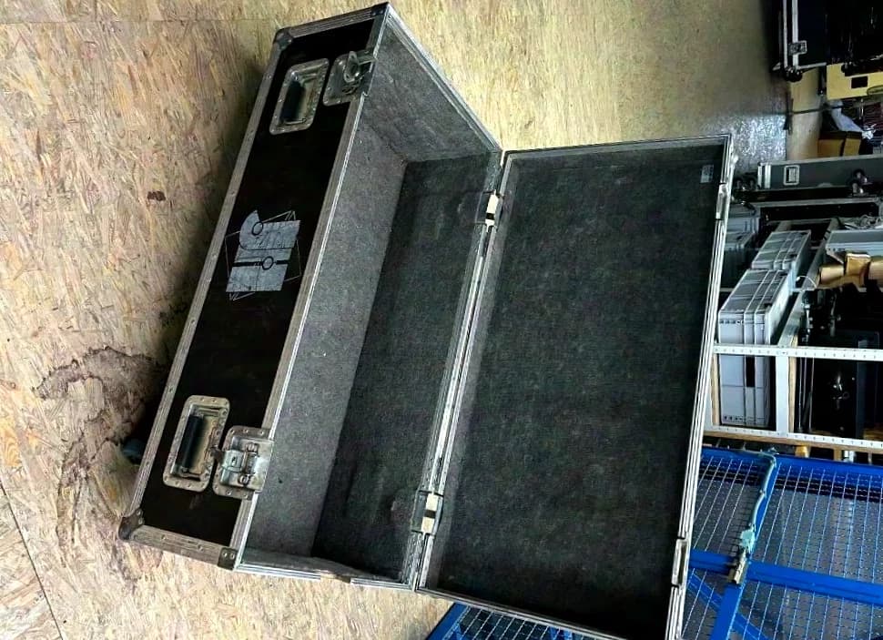 Trunk case multicore with one-sided cable pass-through on reel
