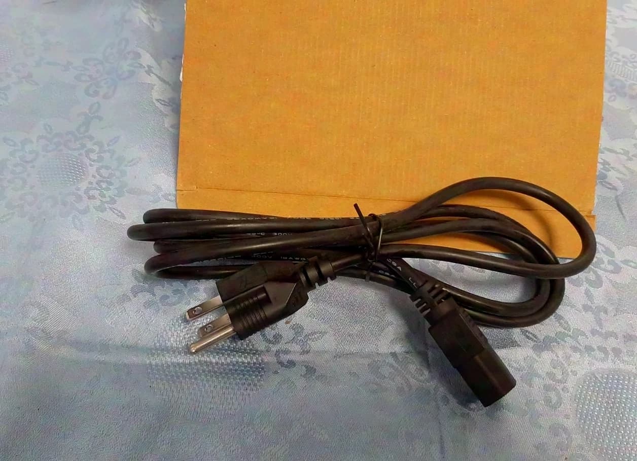 USA NEMA 5-15 to IEC C13 power cable 1.5m