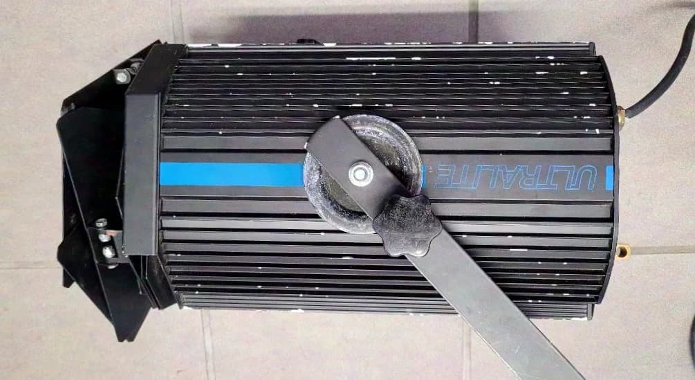 Ultralite 1KW Fresnel Spotlight