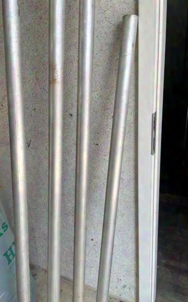 Unknown aluminum tubes
