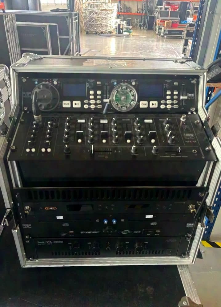 Unknown DJ rack 19" table rack 10HE with: