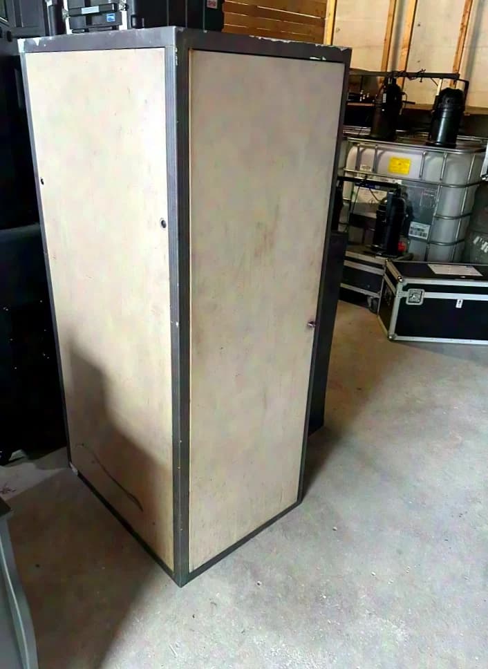 Unknown control cabinet H= 1600cm, D= 700cm W= 19"