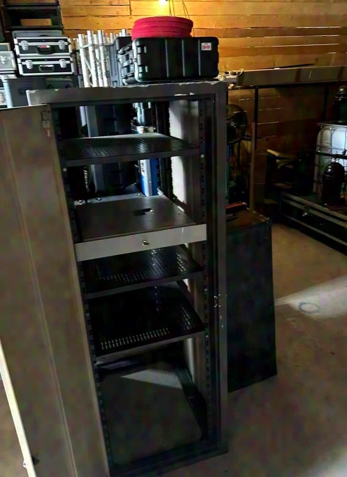 Unknown control cabinet H= 1600cm, D= 700cm W= 19"