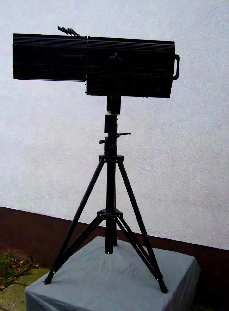 Moonlight 575W followspot, halogen, including stand, rotatable