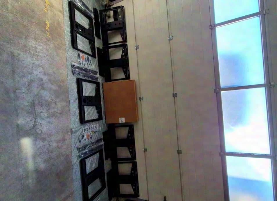 Vogels Professional PFW 6880 Pop-out wall mounts for video walls