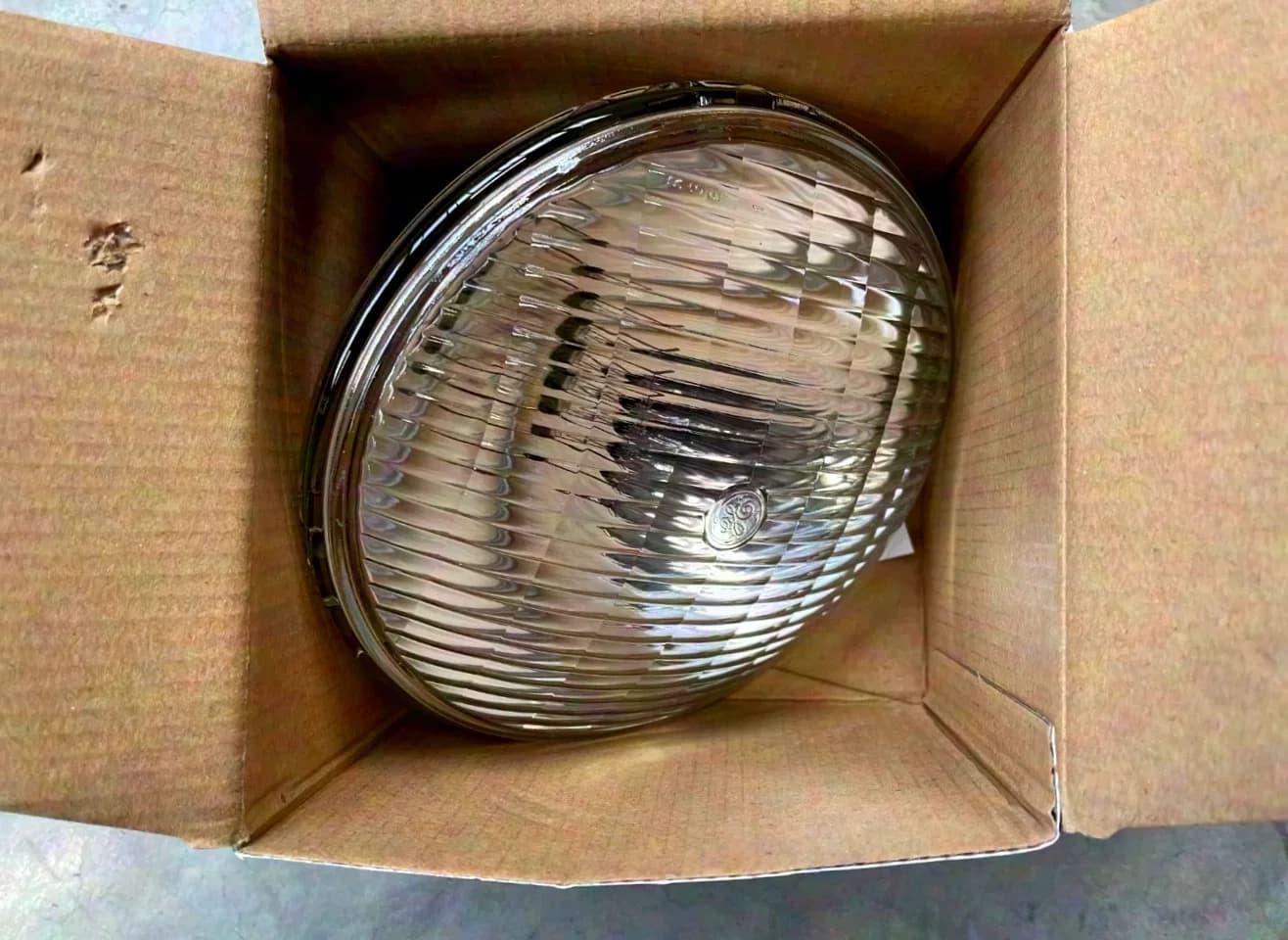 XXX NEW! GE Lighting PAR 56/ MFL 240V 300W 4-piece set of lamps