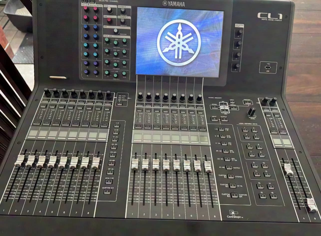 YAMAHA CL1 Digital Mixer Like New