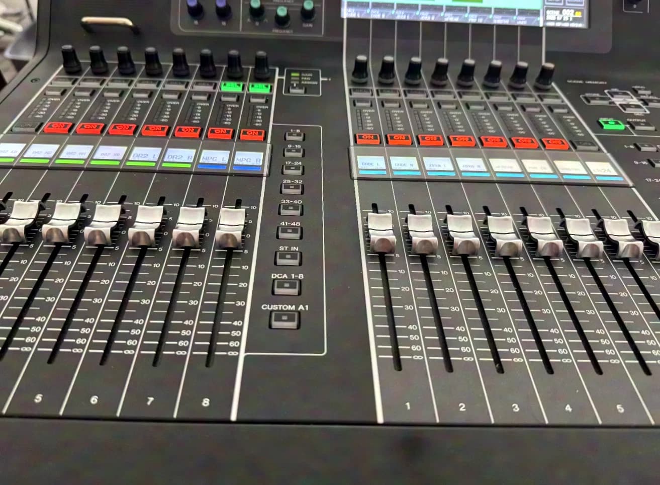 YAMAHA CL1 Digital Mixer Like New