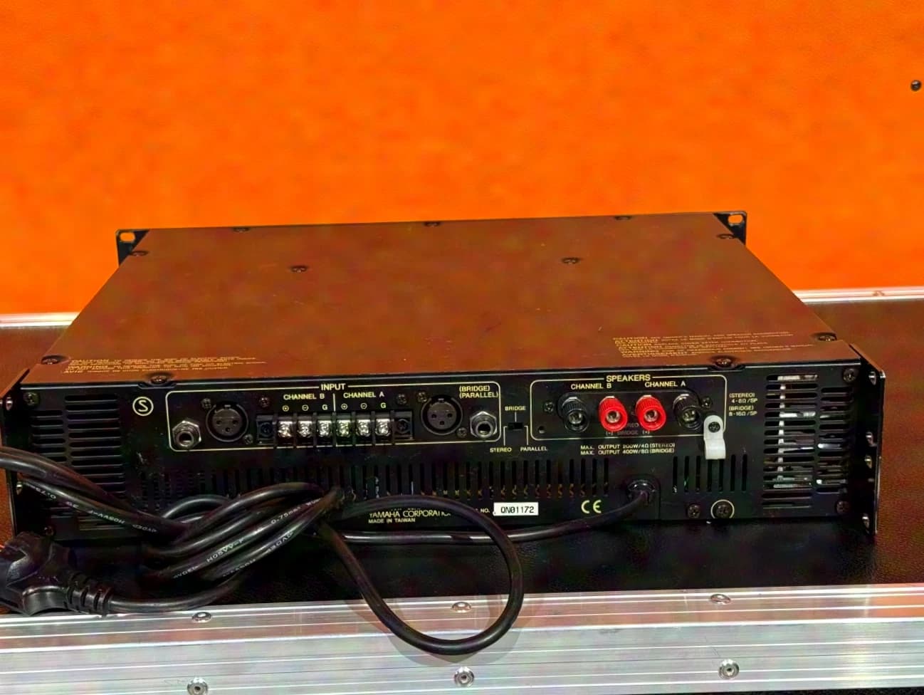YAMAHA P1600 2-channel power amplifier