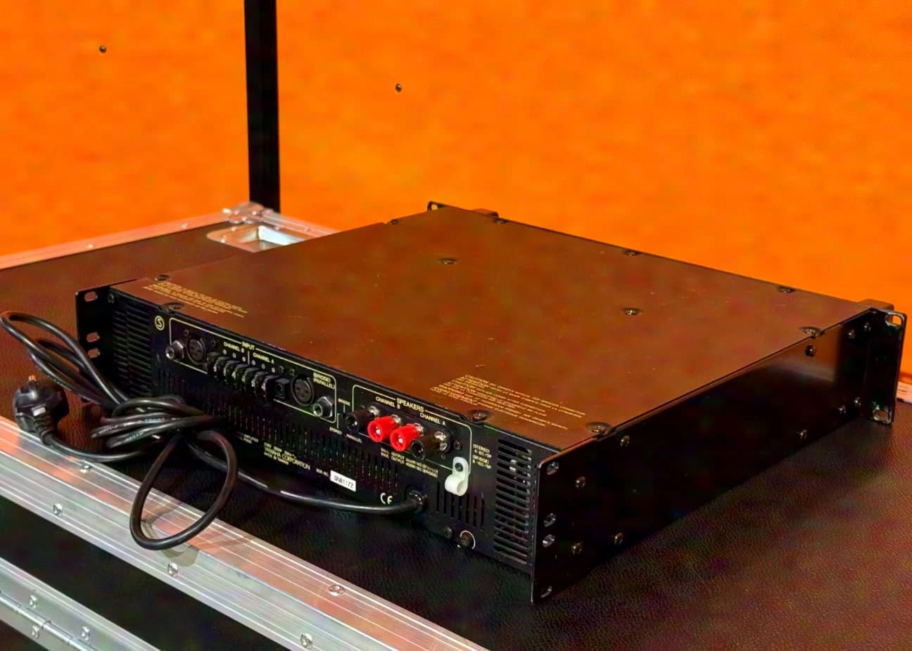 YAMAHA P1600 2-channel power amplifier