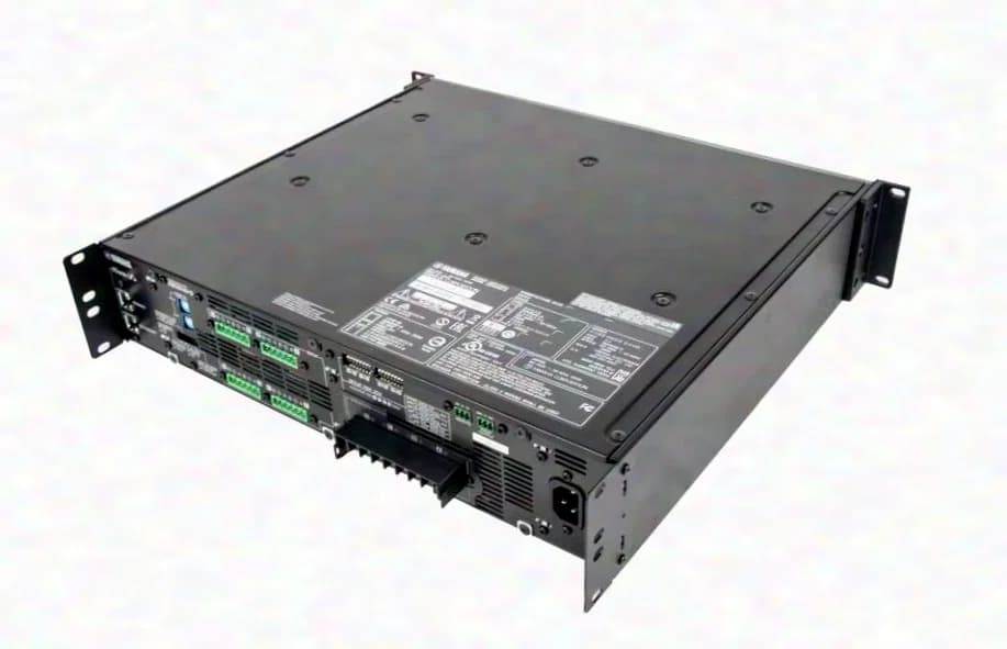 YAMAHA XMV8140-D amplifier 8 x 140 Watt / 4 Ohm DANTE, demo unit