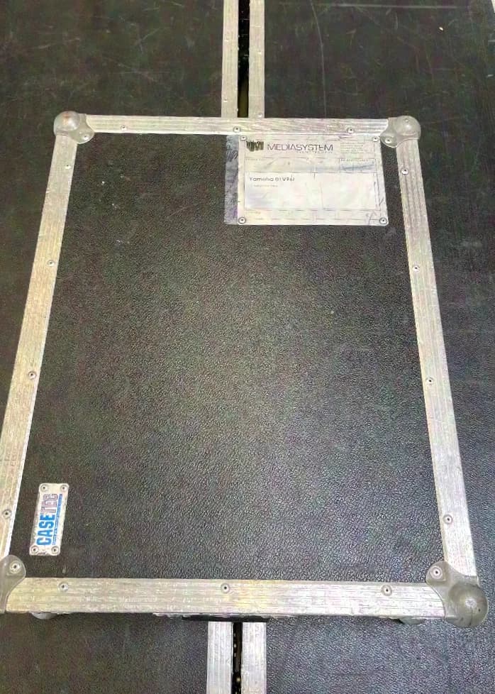 Yamaha 01V/96i Digital Mixing Console incl. Case