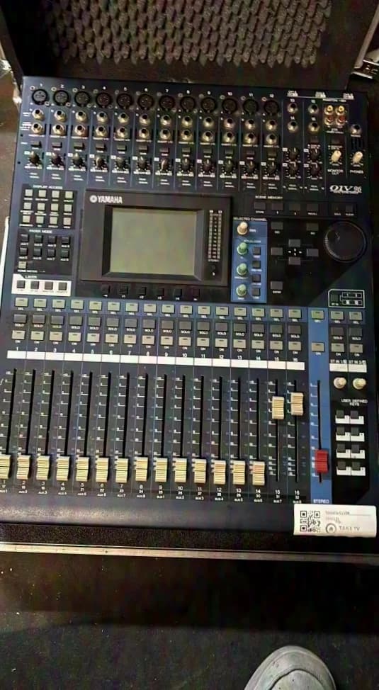 Yamaha 01v96 incl. Thon Travel Case