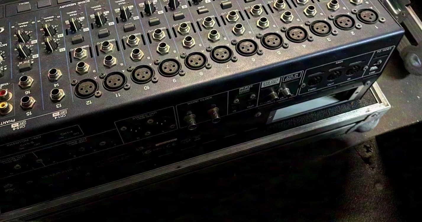 Yamaha 01v96 incl. Thon Travel Case