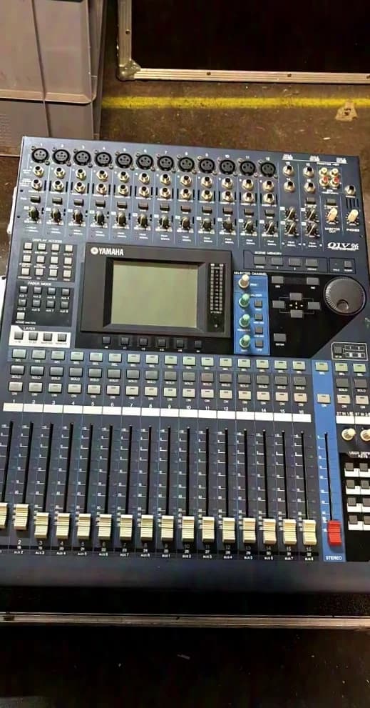 Yamaha 01v96 incl. Thon Travel Case