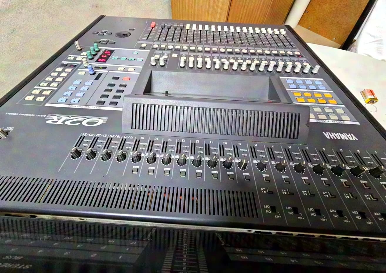 Yamaha 02R Incl. Case