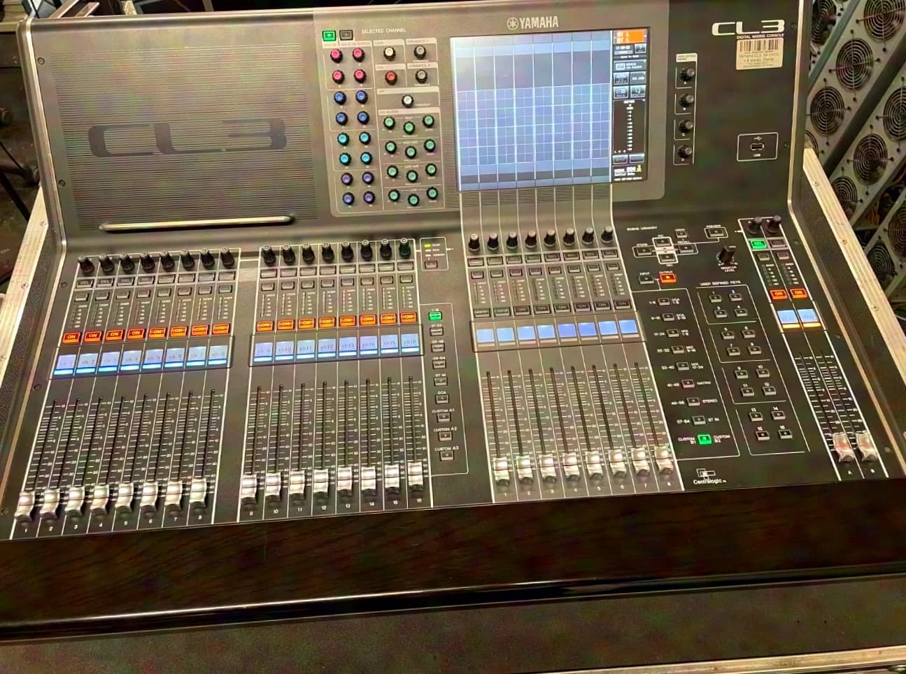 Yamaha CL3 64-channel digital mixer incl. case