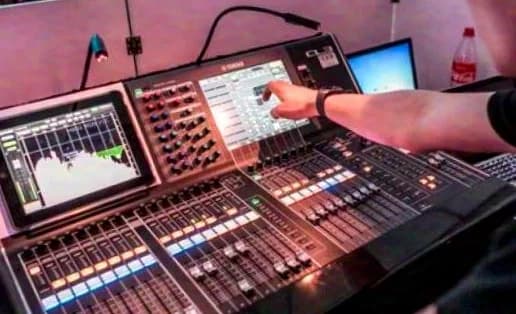 Yamaha CL3 64-channel digital mixer incl. case