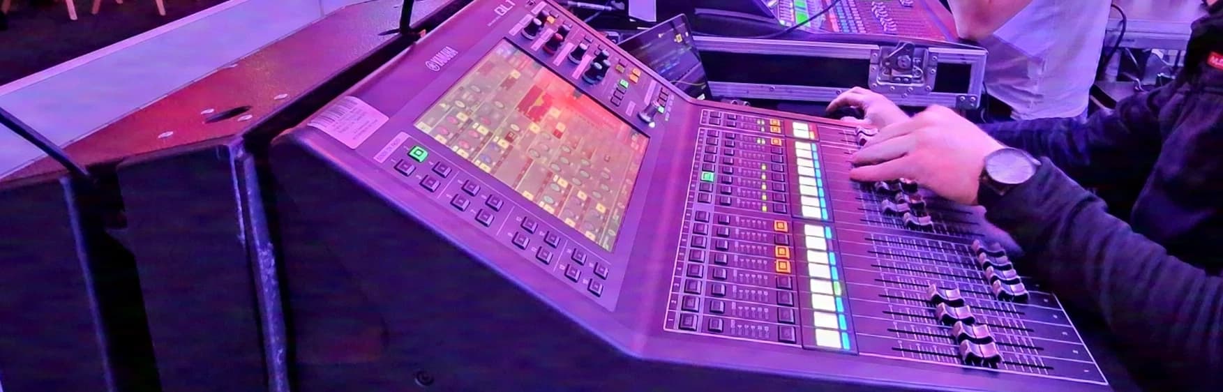 Yamaha CL3 64-channel digital mixer incl. case
