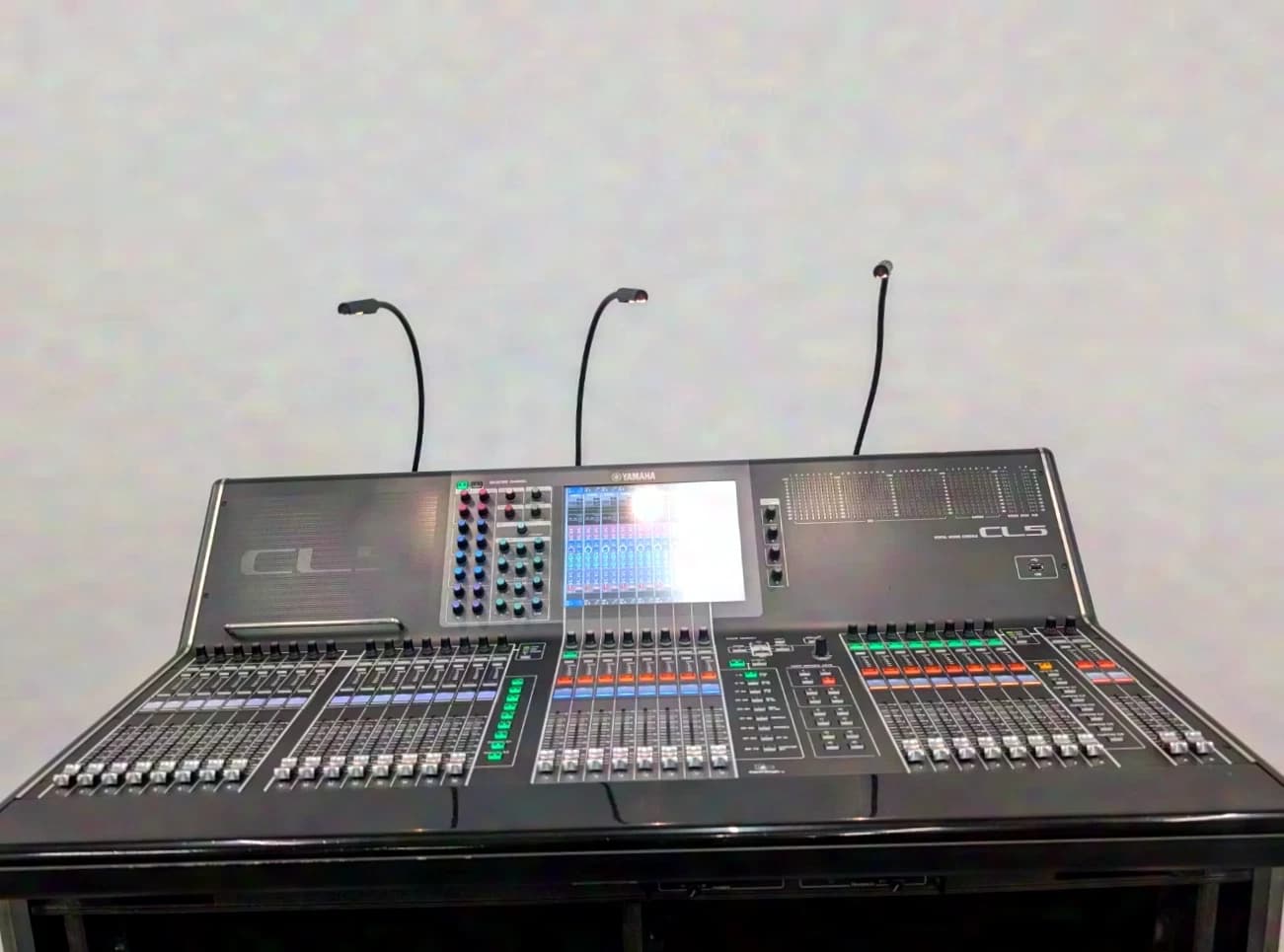 Yamaha CL5 Digital Audio Mixing Console 80-Channel