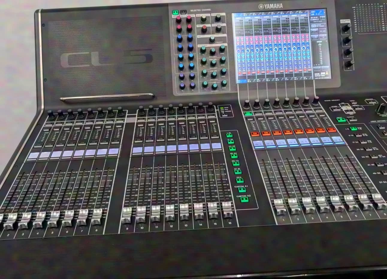 Yamaha CL5 Digital Audio Mixing Console 80-Channel