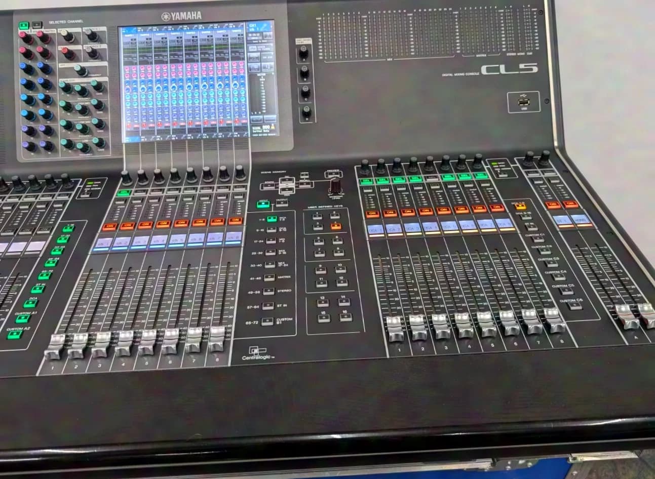 Yamaha CL5 Digital Audio Mixing Console 80-Channel
