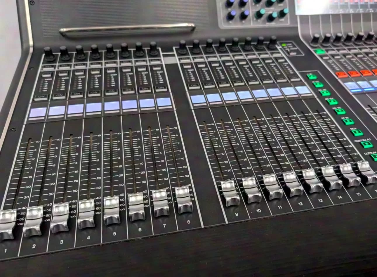 Yamaha CL5 Digital Audio Mixing Console 80-Channel