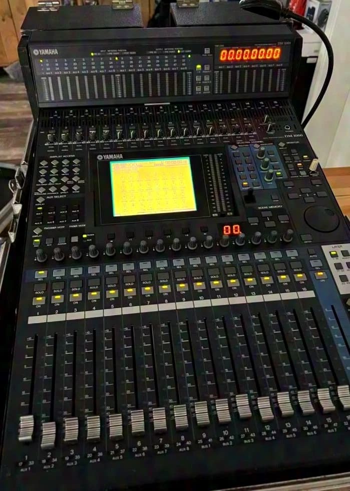 Yamaha DM1000-V2 Digital Mixing Console