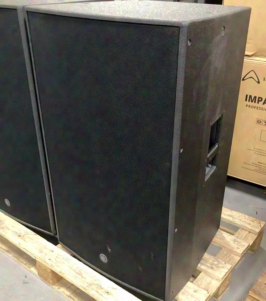 Yamaha DZR315 3-way active PA speaker incl. cover