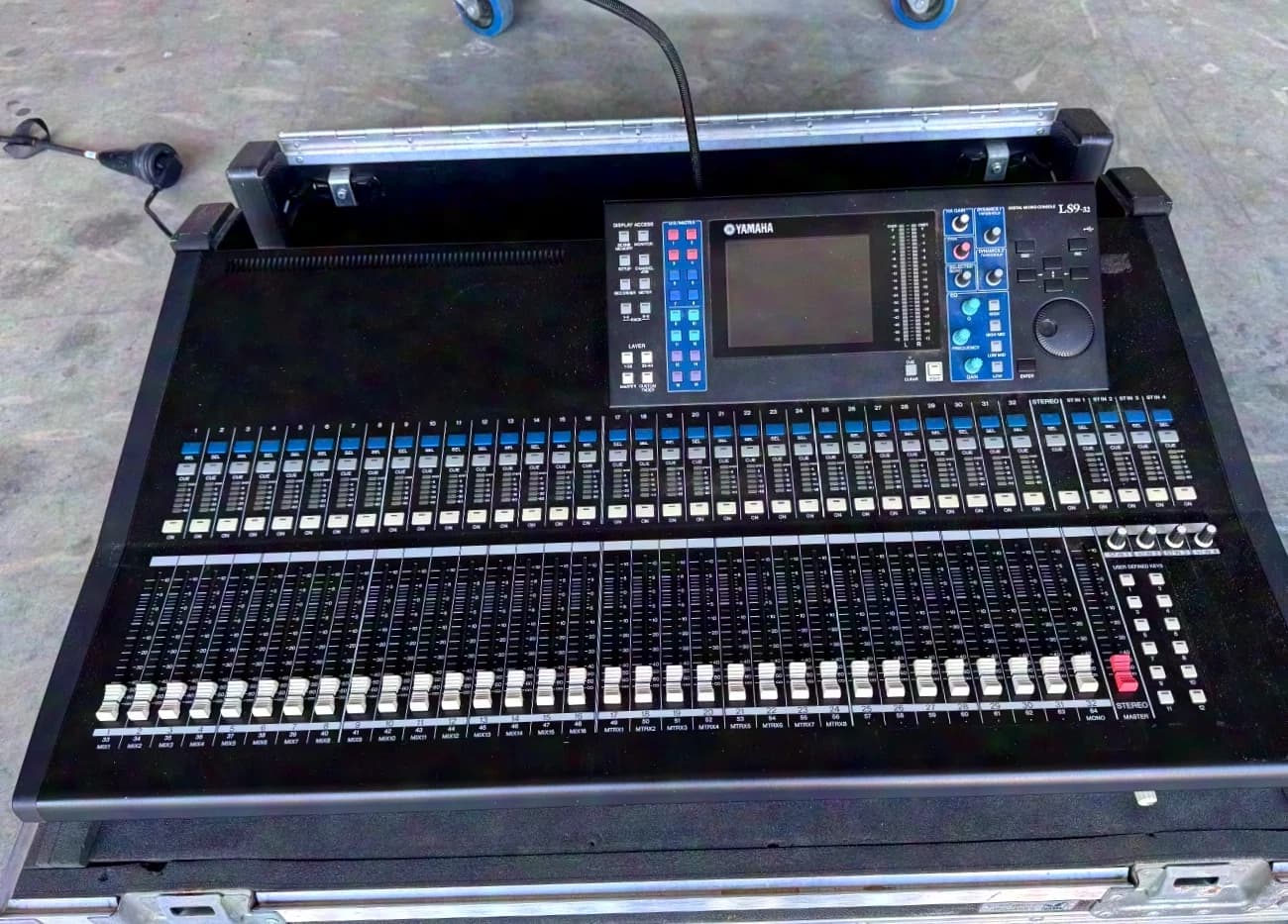 Yamaha LS9-32 Digital Mixing Console Digital Mixing Console