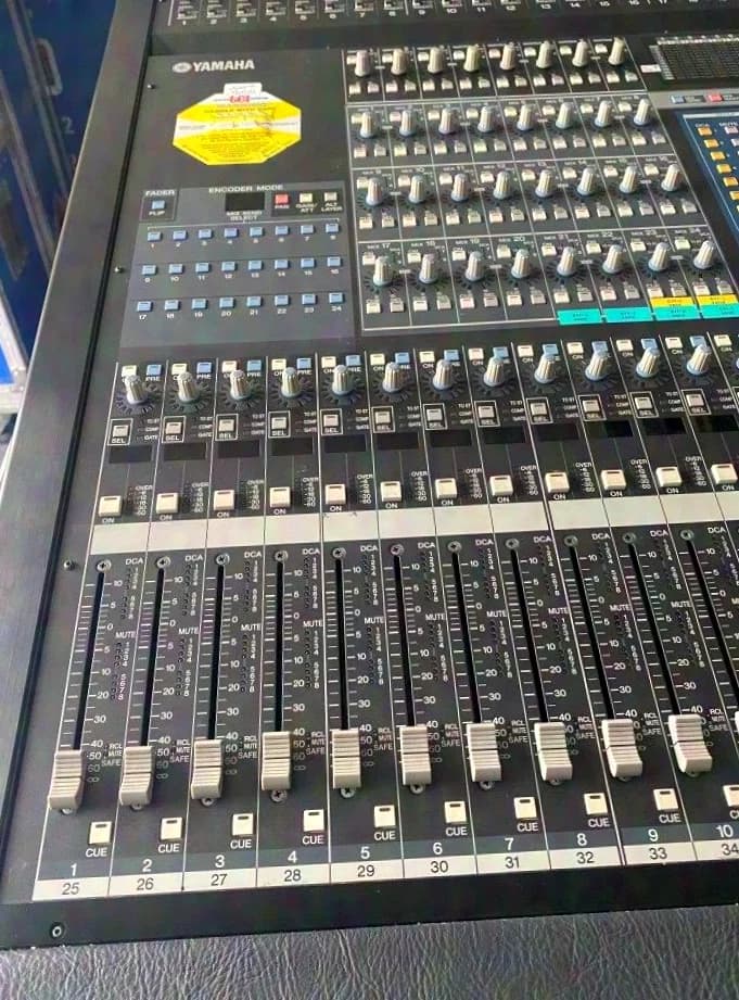 Yamaha PM5D digital mixing console incl. case
