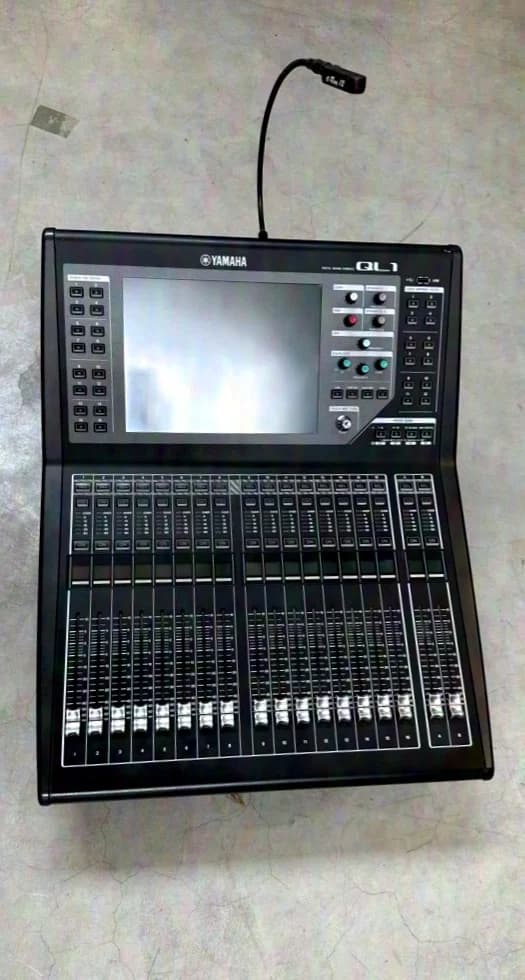 Yamaha QL1 - Digital Mixing Console