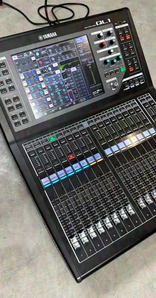 Yamaha QL1 - Digital Mixing Console