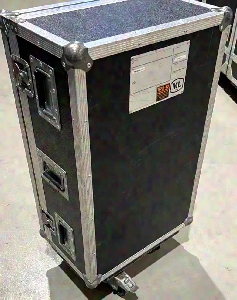 Yamaha QL1 Digital Mixing Console incl. Case