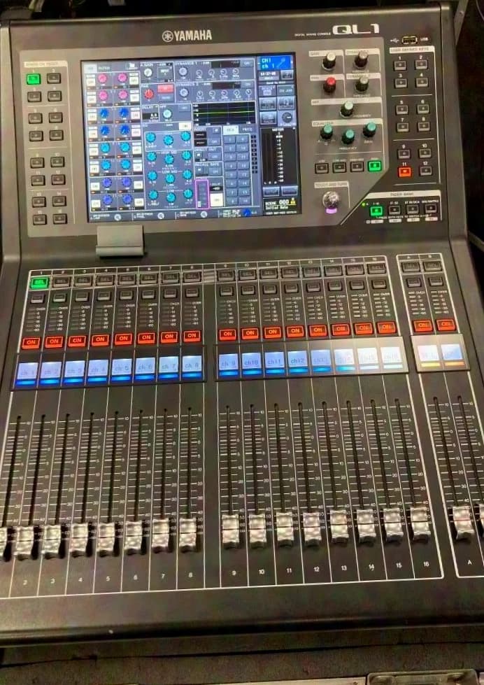 Yamaha QL1 digital mixing console incl. Case, excellent condition