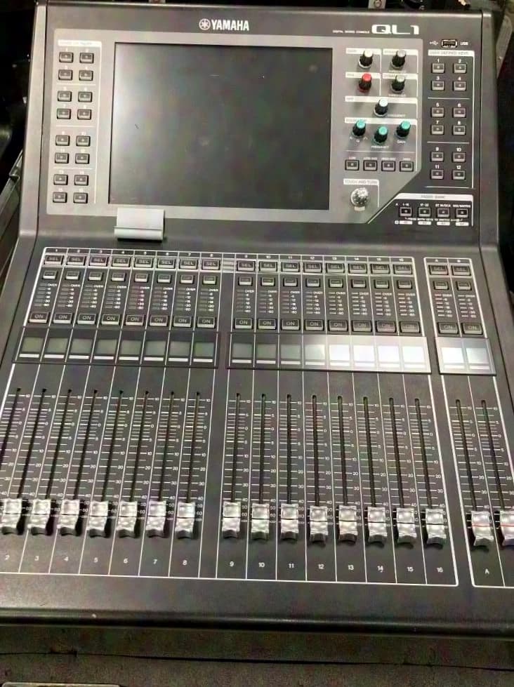 Yamaha QL1 digital mixing console incl. Case, excellent condition