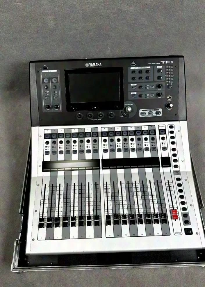 Yamaha TF1 with Case