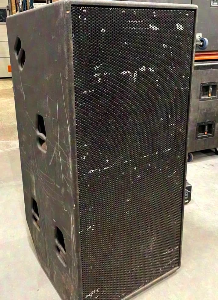 Yorkville TX9 / Dual 18-inch - 2400 Watt