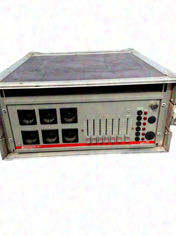 Zero88 Betapack 6-channel dimmer pack with Schuko