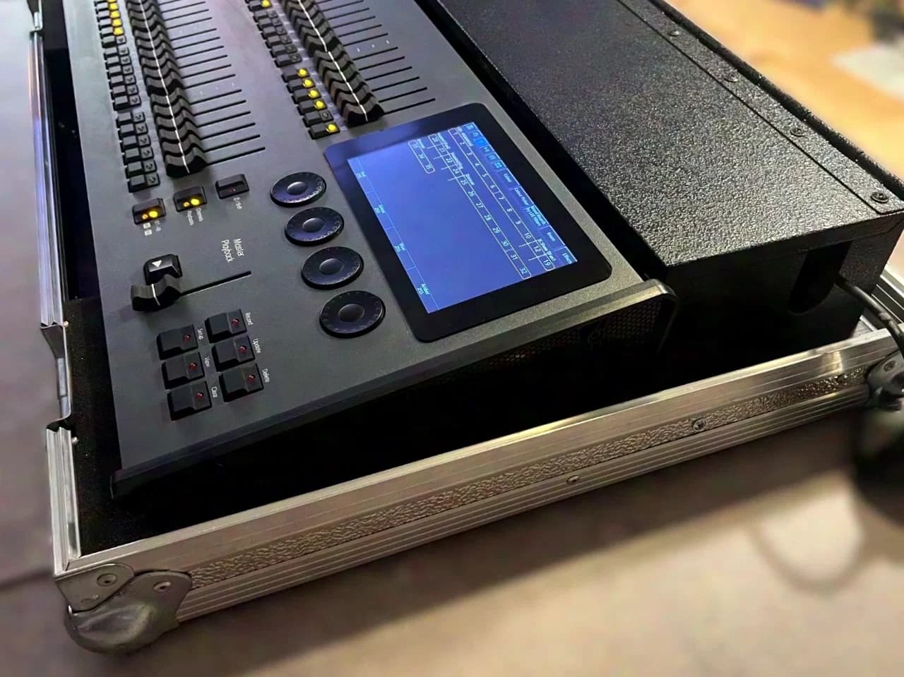 Zero 88 FLX 48 2U with ML flight case
