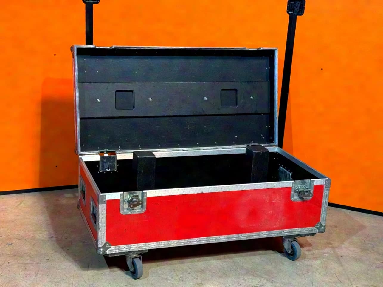 amptown CASES cable case with winding mandrel red